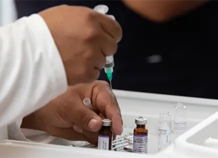 Sheinbaum pide 15 millones más de vacunas contra el sarampión Sheinbaum pide 15 millones más de vacunas contra el sarampión