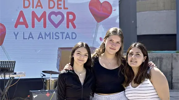 &iexcl;CELEBRAN FELICES!