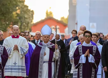 El mundo arde, alerta Le&oacute;n XIV