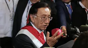 Izquierdista Jos&eacute; Mar&iacute;a Balc&aacute;zar asume presidencia interina de Per&uacute;