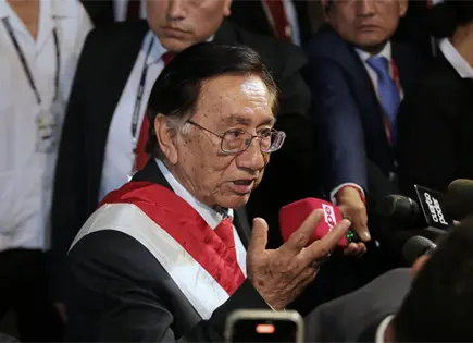 Izquierdista Jos&eacute; Mar&iacute;a Balc&aacute;zar asume presidencia interina de Per&uacute;