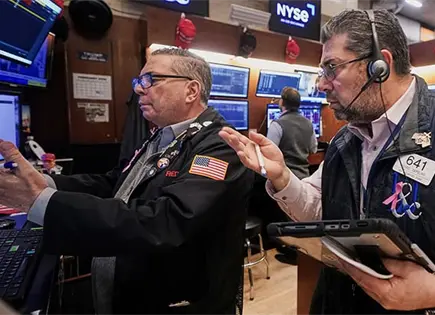 La BMV liga tres sesiones a la baja