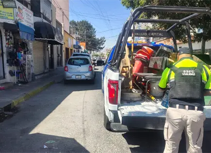 Retira Polic&iacute;a Vial 70 objetos usados para apartar lugares
