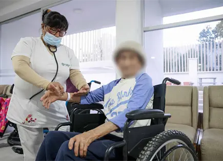 DIF reporta atenci&oacute;n a 22 adultos mayores tras clausura de asilo