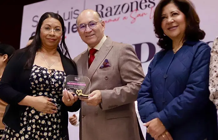 El Alcalde otorga jubilaciones en emotiva ceremonia