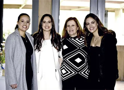 ELEN LA DESPIDEN DE LA SOLTERÍA ELEN LA DESPIDEN DE LA SOLTERÍA