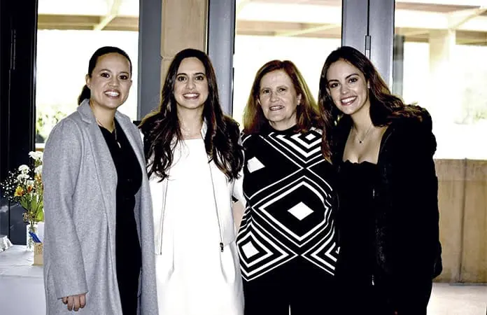 ELEN LA DESPIDEN DE LA SOLTERÍA