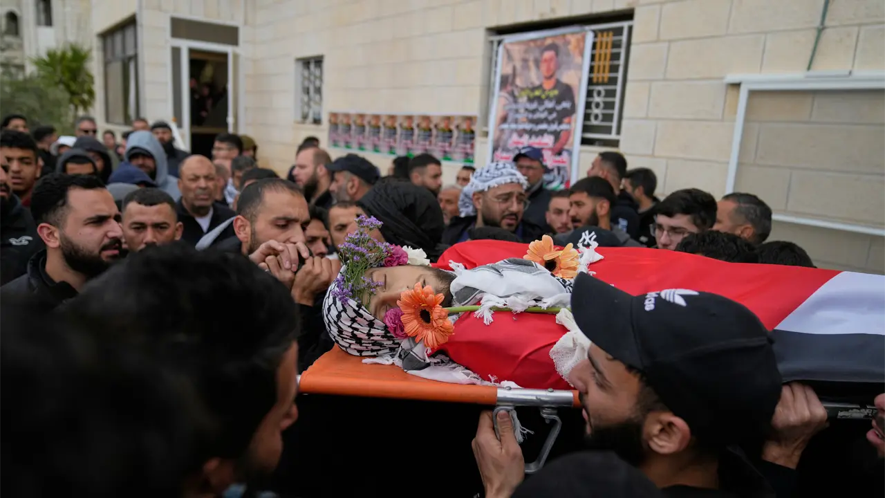 Muere palestino-estadounidense en ataque de colonos en Mukhmas