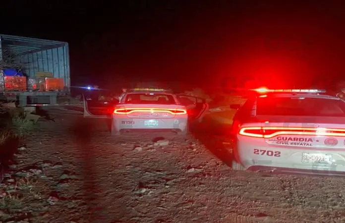 Rescatan a chofer de tráiler que sufrió asalto