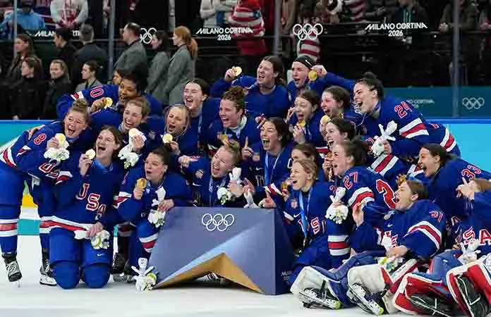 Triunfan los EU en hockey femenil