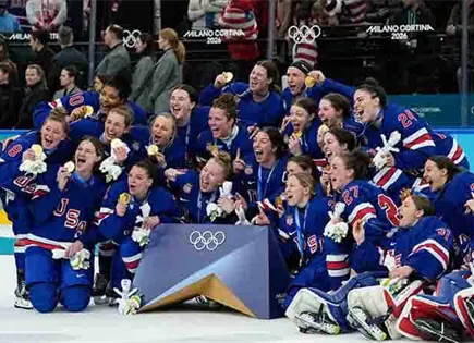 Triunfan los EU en hockey femenil Triunfan los EU en hockey femenil