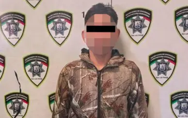 Detienen a hombre por robo de celular en Prados Satélite