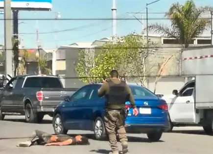 Peatón, grave al ser arrollado por un carro Peatón, grave al ser arrollado por un carro