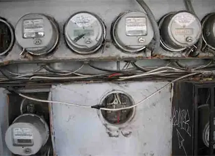 Roban y vandalizan los medidores del República Roban y vandalizan los medidores del República