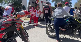 Motociclista sufre accidente en avenida Mar&iacute;a Teresa: Cruz Roja atiende