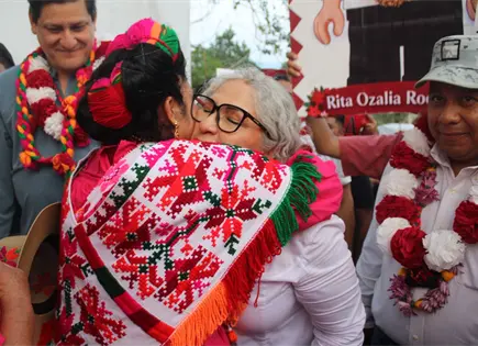 Rita Ozalia Rodr&iacute;guez lidera encuentro con militantes en Huehuetl&aacute;n