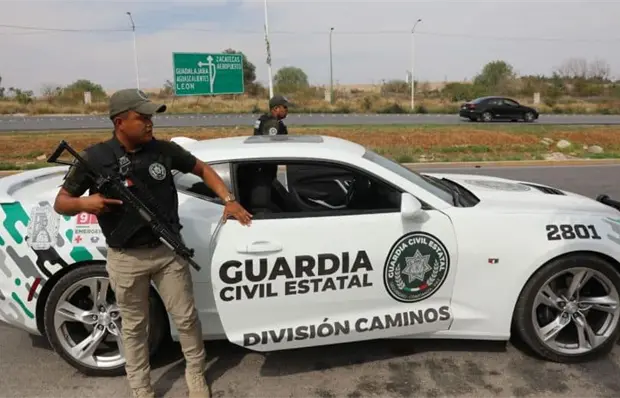 Tras un operativo, arriban 50 potosinos que viajaron a Jalisco Tras un operativo, arriban 50 potosinos que viajaron a Jalisco