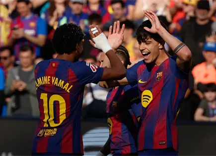 Barcelona recupera liderato con victoria 3-0 sobre Levante Barcelona recupera liderato con victoria 3-0 sobre Levante