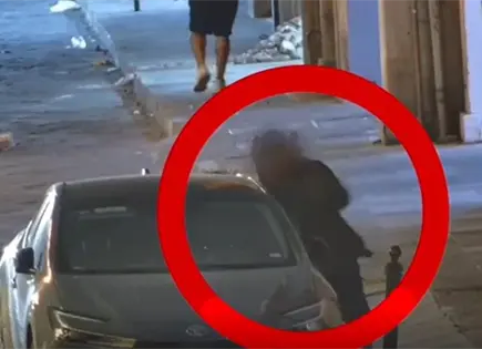 Cae sujeto tras cristalazo en el Centro Hist&oacute;rico