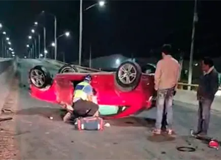 Conductor lesionado al chocar contra contenci&oacute;n