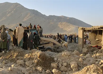 Ejército de Pakistán mata a decenas en ataques en frontera con Afganistán Ejército de Pakistán mata a decenas en ataques en frontera con Afganistán