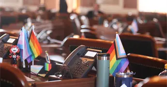 Kansas invalida licencias a personas transg&eacute;nero: impacto legal y social