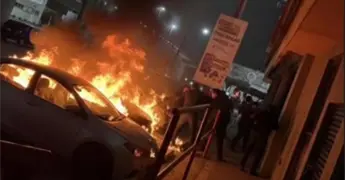 Se incendia veh&iacute;culo en Coronel Romero y Perif&eacute;rico