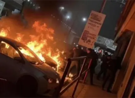 Se incendia veh&iacute;culo en Coronel Romero y Perif&eacute;rico