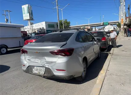 Carambola en Circuito Potos&iacute; deja da&ntilde;os en 5 veh&iacute;culos