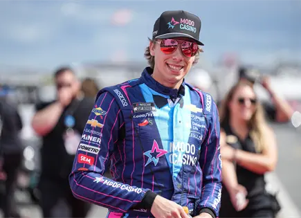 Carson Hocevar impulsa a Spire Motorsports en NASCAR 2026