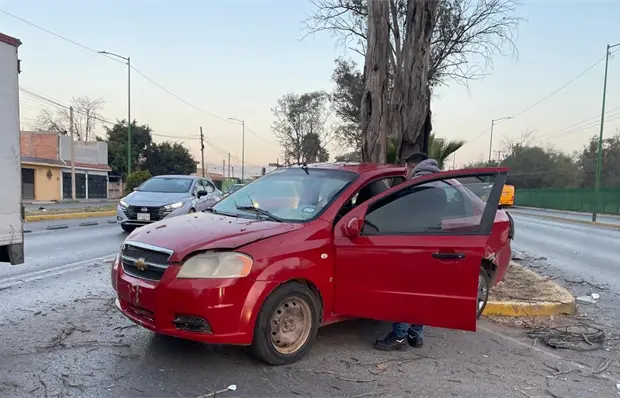 Choque por alcance en Fray Diego de la Magdalena; s&oacute;lo da&ntilde;os