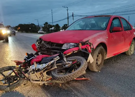 Motociclista queda grave tras choque en la Valles-Mante Motociclista queda grave tras choque en la Valles-Mante