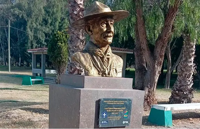 Se roban pedazos del busto de Robert Baden