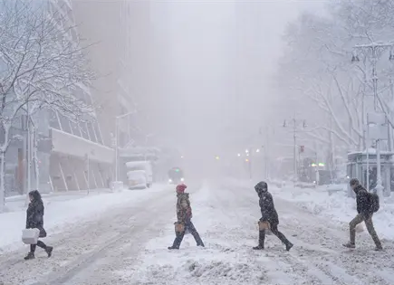 Tormenta invernal y cierre de gobierno afectan vuelos en noreste de EE.UU.