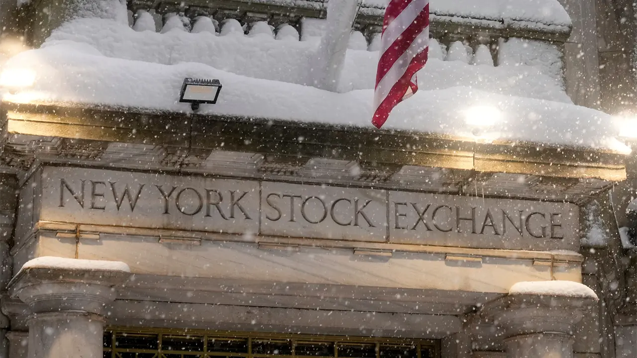 Trump eleva aranceles y Wall Street registra fuerte caída