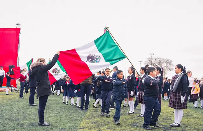 Alumnos conmemoran Día de la Bandera