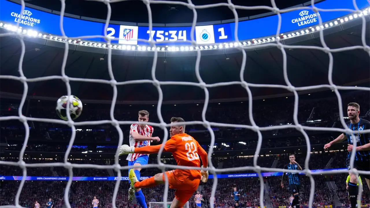 Atlético de Madrid avanza a octavos con triplete de Sorloth