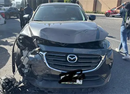 Choque en Lomas del Tecnológico deja sólo daños Choque en Lomas del Tecnológico deja sólo daños