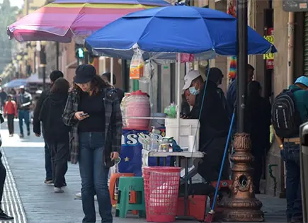 Empleo formal paga 1.8 veces más que el informal Empleo formal paga 1.8 veces más que el informal