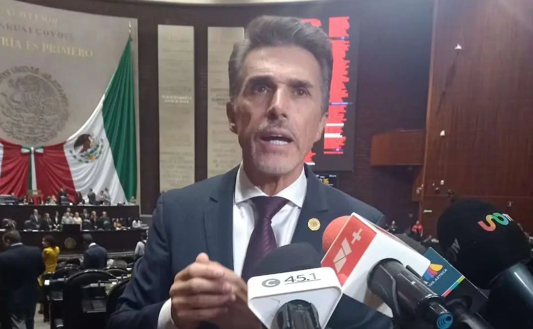 Morena suspende derechos a Sergio Mayer
