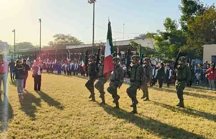 Pocos niños participaron en Juramento a la Bandera
