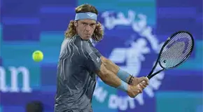 Rublev y Mensik brillan en Dub&aacute;i; Tsisipas pierde