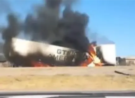 Se quema tr&aacute;iler en tramo Matehuala-Doctor Arroyo