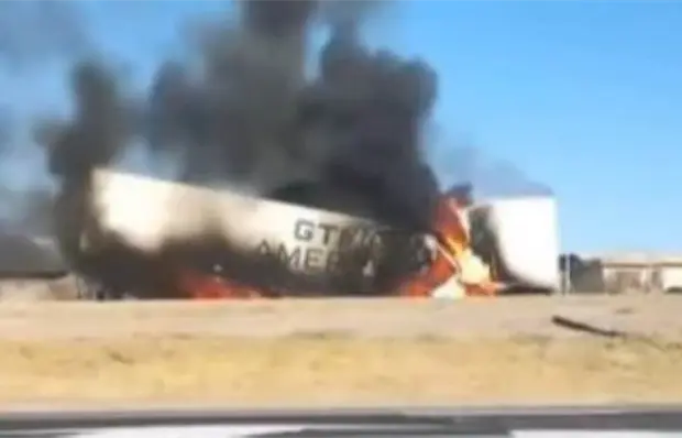 Se quema tr&aacute;iler en tramo Matehuala-Doctor Arroyo