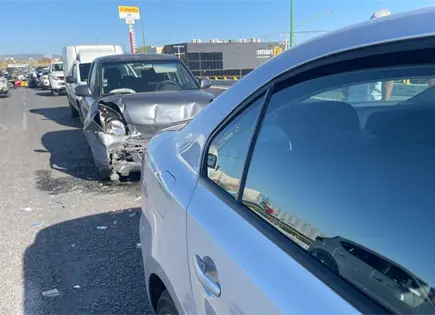 Choque m&uacute;ltiple en carretera a Rioverde