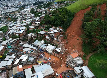 Familiares comienzan a enterrar v&iacute;ctimas de inundaciones en Juiz de Fora