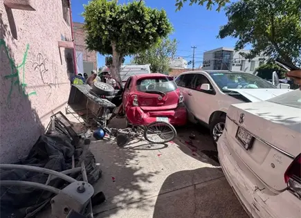 Fuerte accidente en la colonia Alamitos deja una persona con lesiones leves