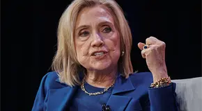 No ten&iacute;a idea de actividades criminales de Epstein: Hillary Clinton