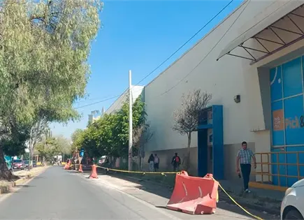 Intervienen red de drenaje en la Col. del Valle