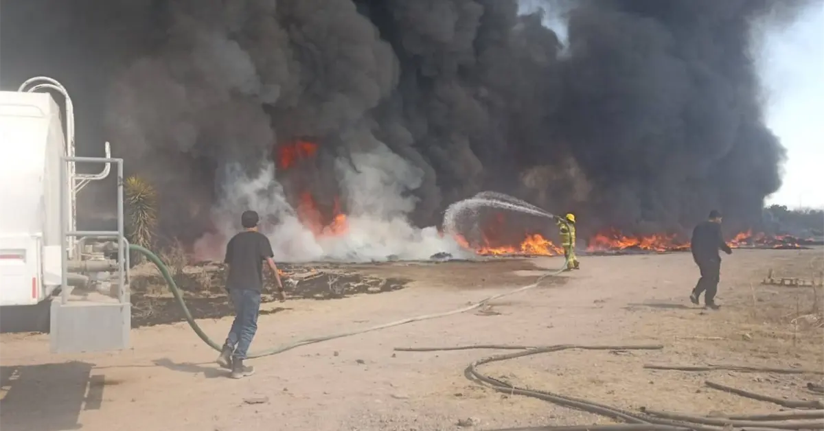 Residuos empresariales causaron incendio frente a La Pila: DPC